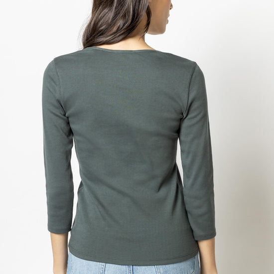 3/4 Sleeve V-Neck in color Mineral Image A2