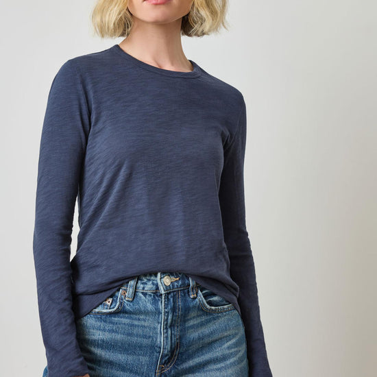 Long Sleeve Crewneck in color Navy Image A1
