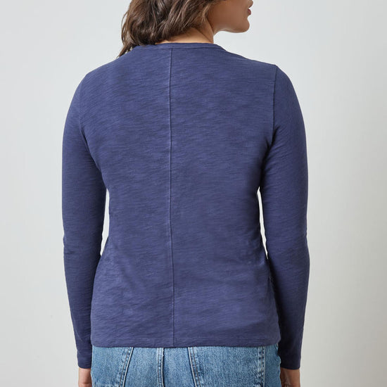 Long Sleeve Crewneck in color Navy Image A4