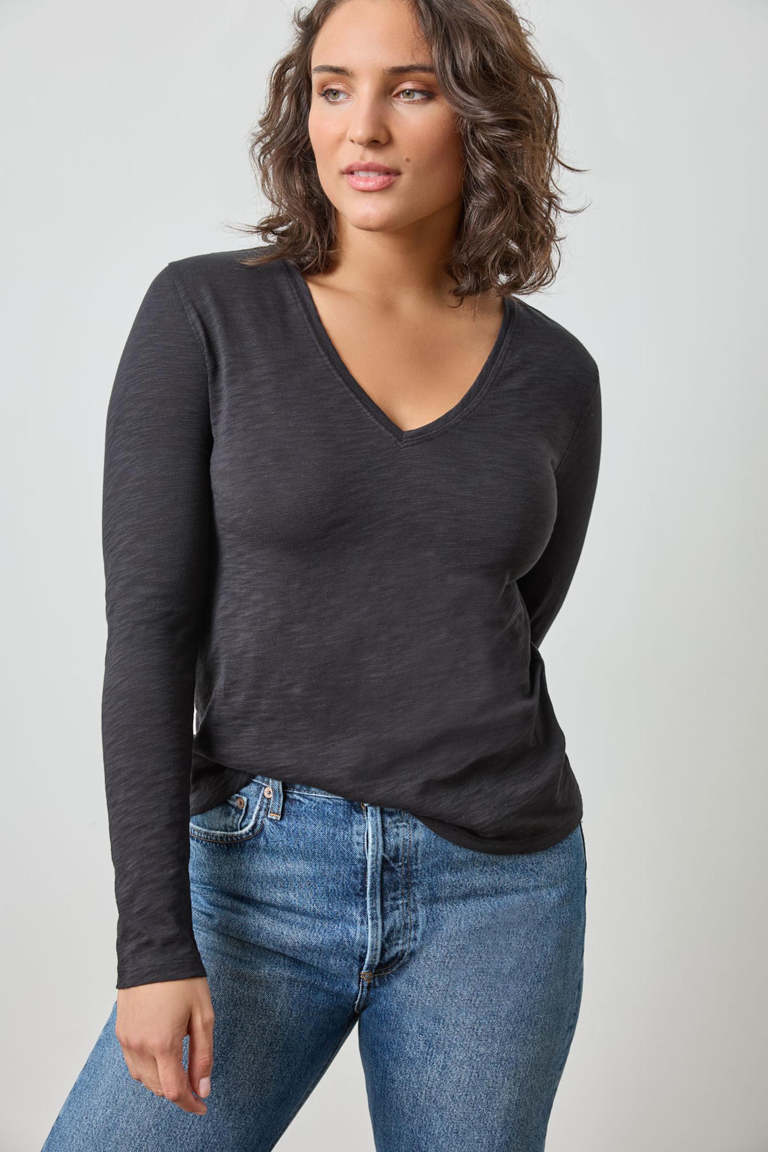 Long Sleeve V-Neck in color Black Image A3