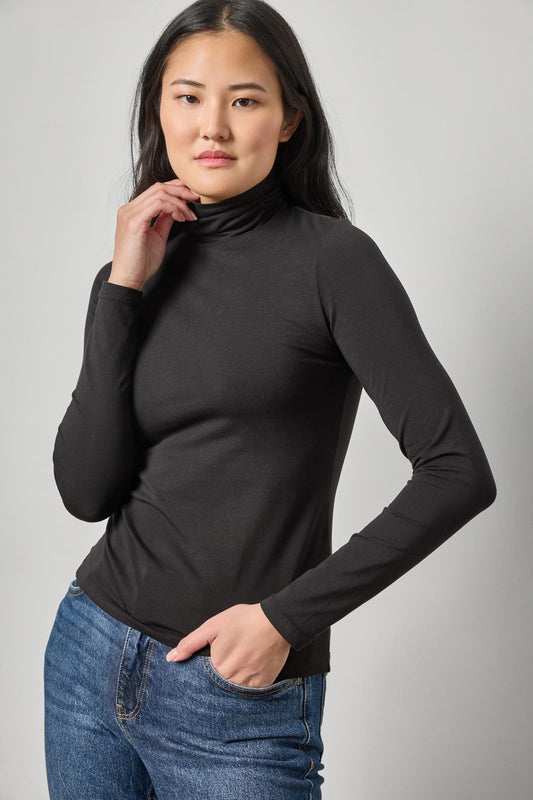 Turtleneck in color Black Image A1