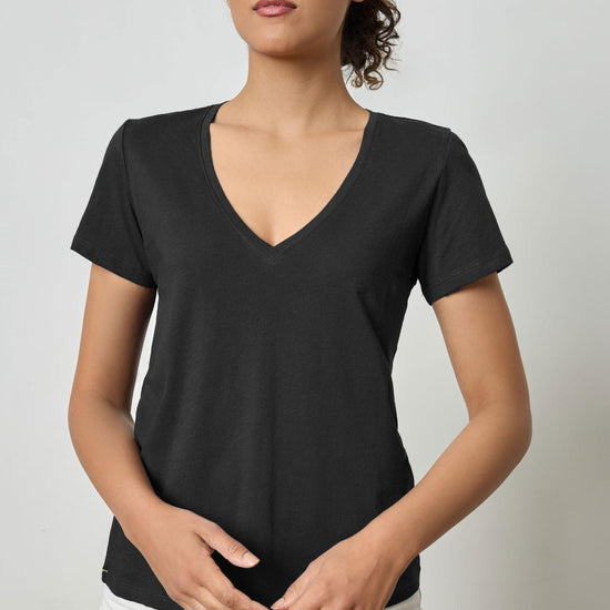 Short Sleeve V-Neck in color Black Image A1