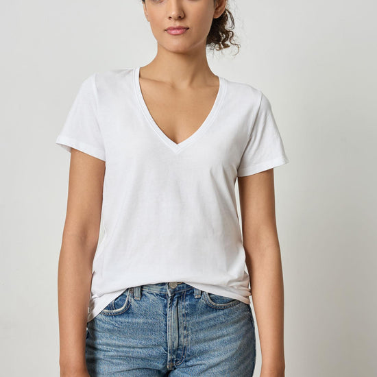 Short Sleeve V-Neck in color White Image A1