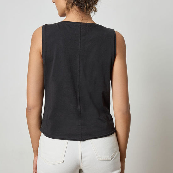Curved Seam Tank Womens Top Black A2