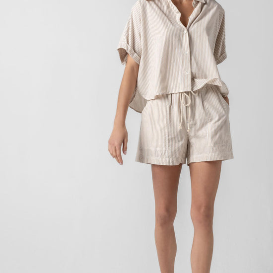 <p>The Striped Pocket Short combines casual comfort with a touch of nautical flair. Designed with an elastic waistband and a natural rope drawcord, these crisp poplin shorts are as practical as they are stylish. Pair them with the coordinating shirt for a head-to-toe look, or style them with one of our solid tees for an effortless summer outfit.</p> Womens Short Flax Stripe A3