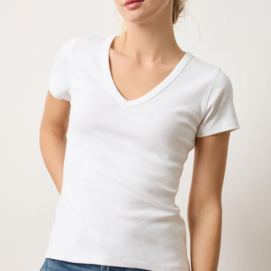 Short Sleeve V-Neck in color White Image A1