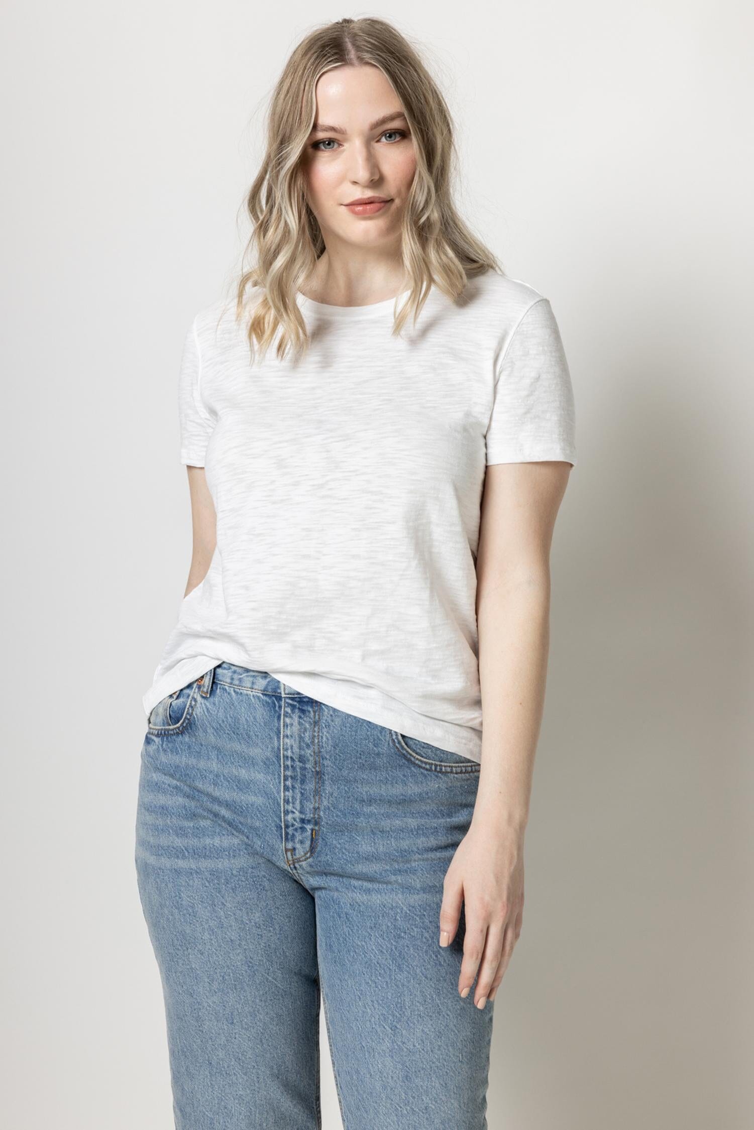 Short Sleeve Back Seam Tee Womens Top White A7