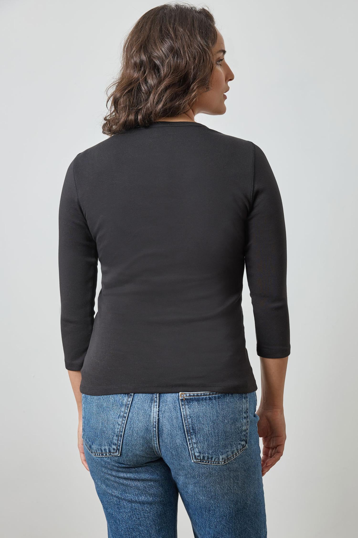 3/4 Sleeve Crew in color Black Image A4
