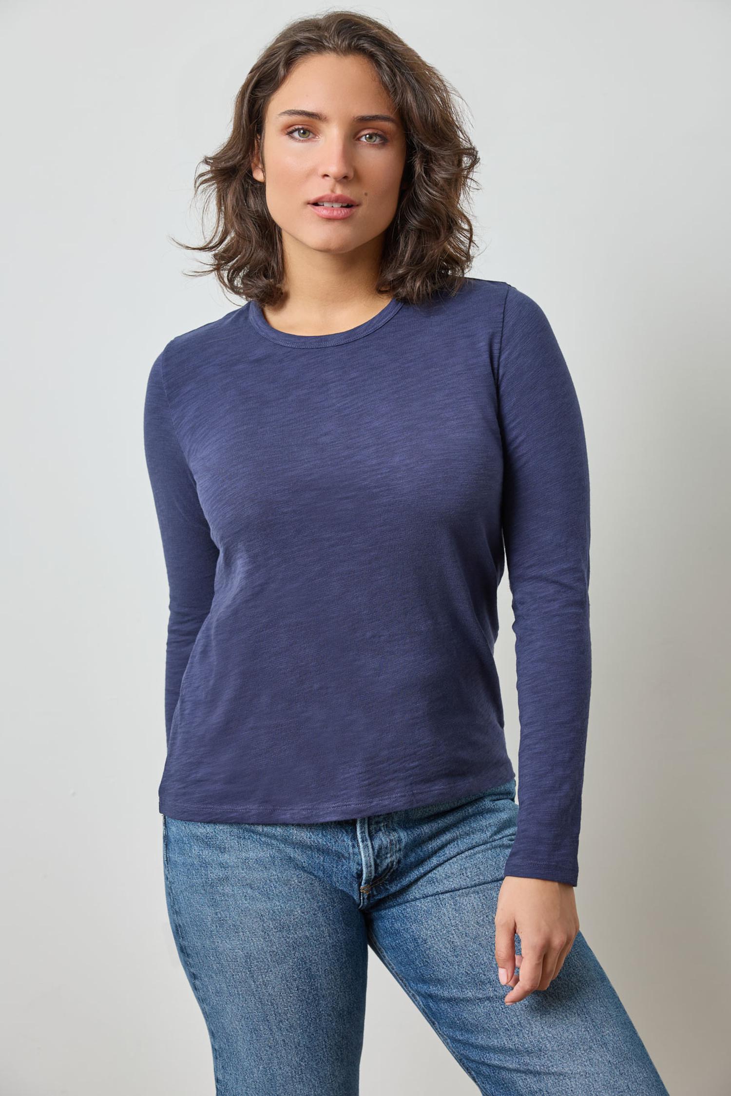 Long Sleeve Crewneck in color Navy Image A3