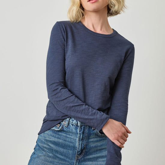 Long Sleeve Crewneck in color Navy Image A5