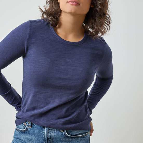 Long Sleeve Crewneck in color Navy Image A6