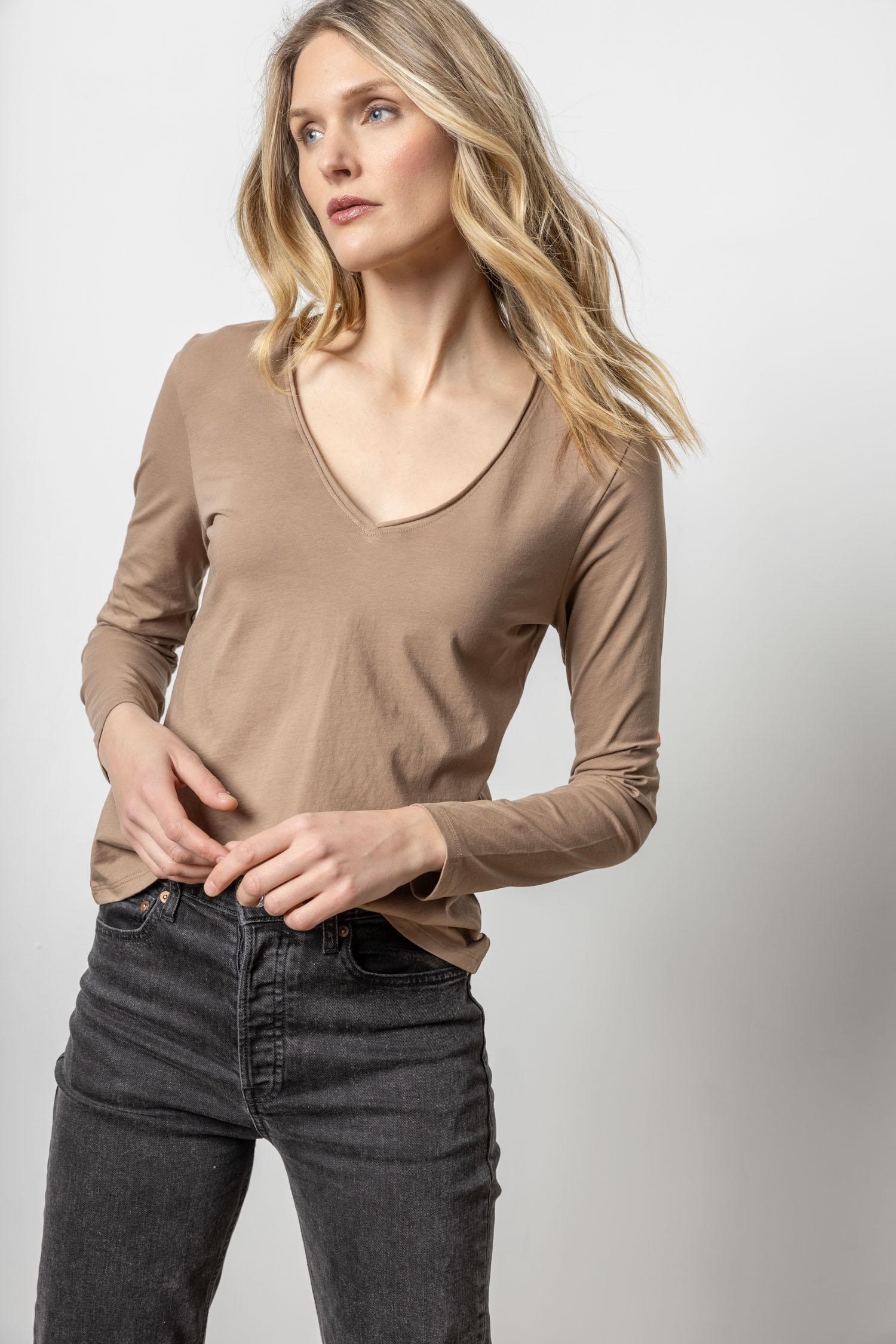 Rolled Edge V-Neck Tee Womens Top Shiitake A1