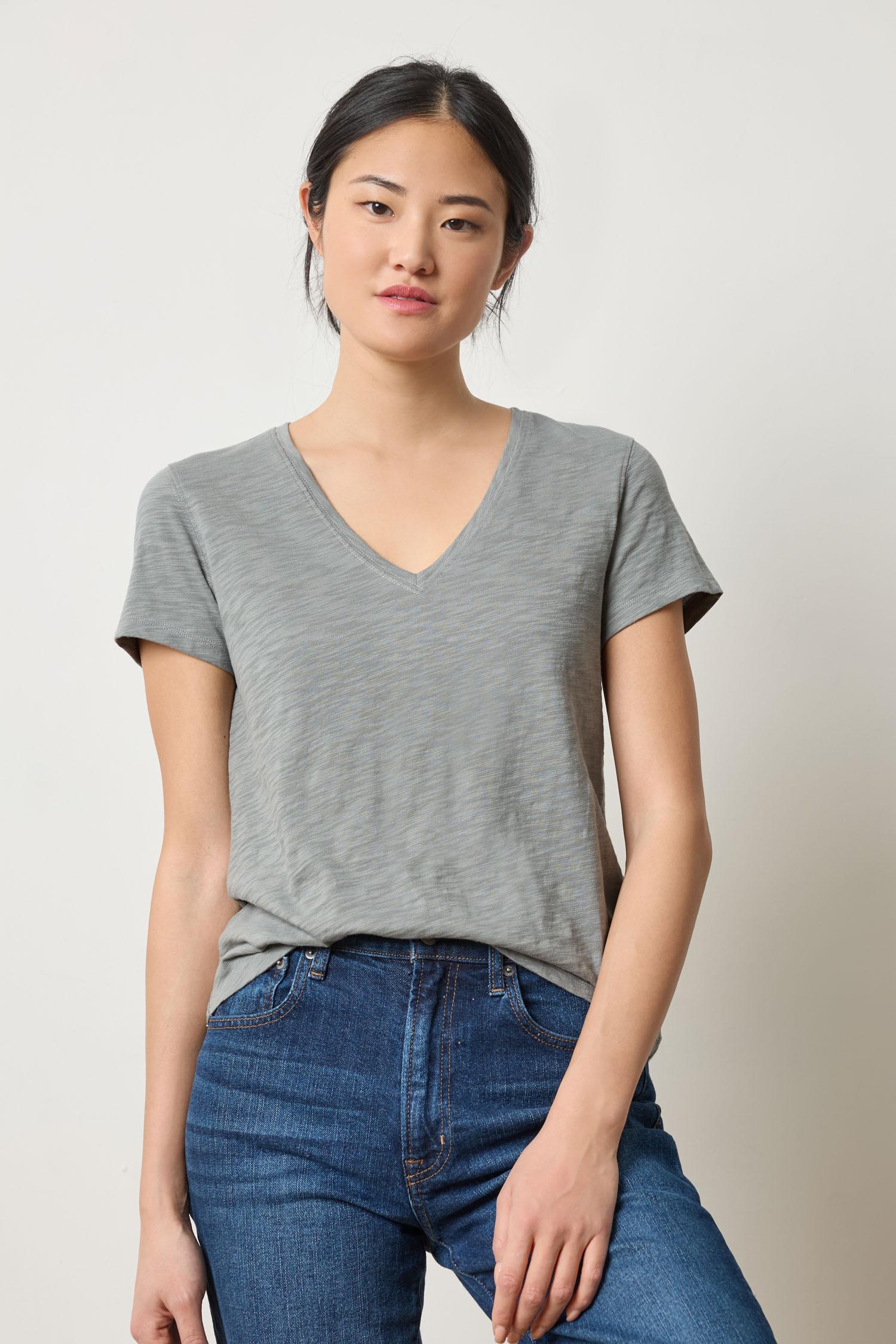 Short Sleeve Back Seam V-Neck Womens Top Gravel A1