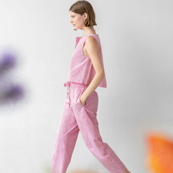 Everyday Poplin Pant in color Taffy Image C2