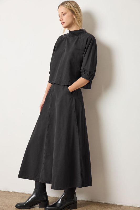 Seamed Maxi Skirt in color Black Image A3