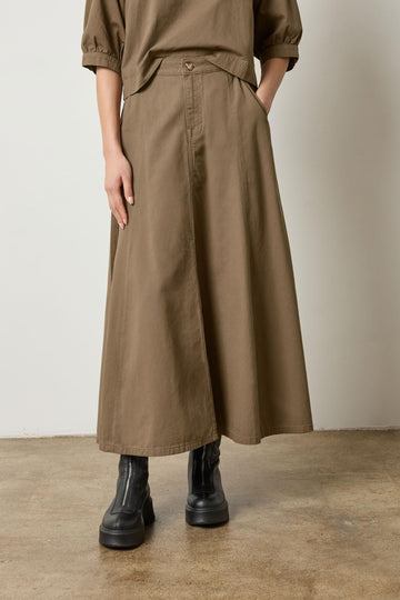 Seamed Maxi Skirt in color Parsley Image A1