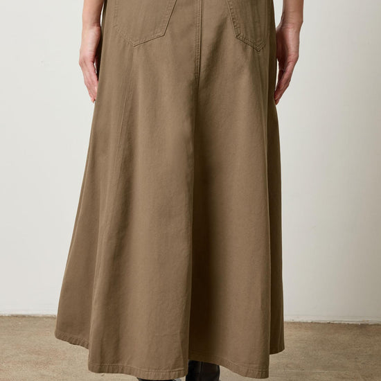 Seamed Maxi Skirt in color Parsley Image A2