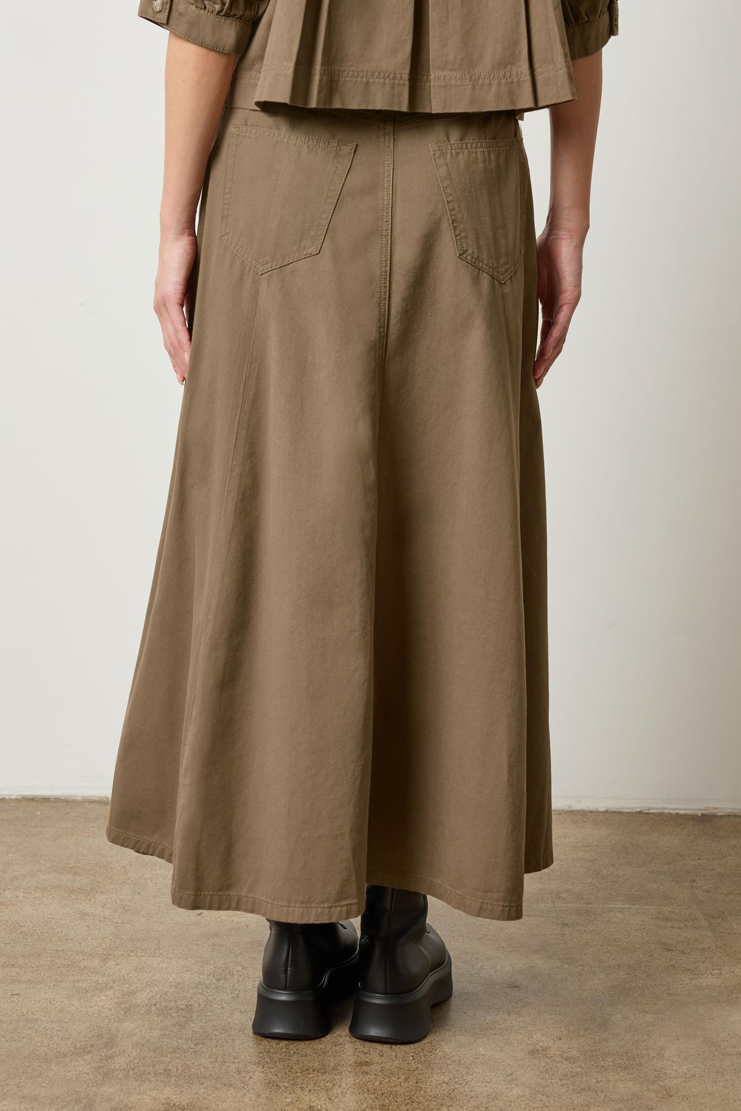 Seamed Maxi Skirt in color Parsley Image A2
