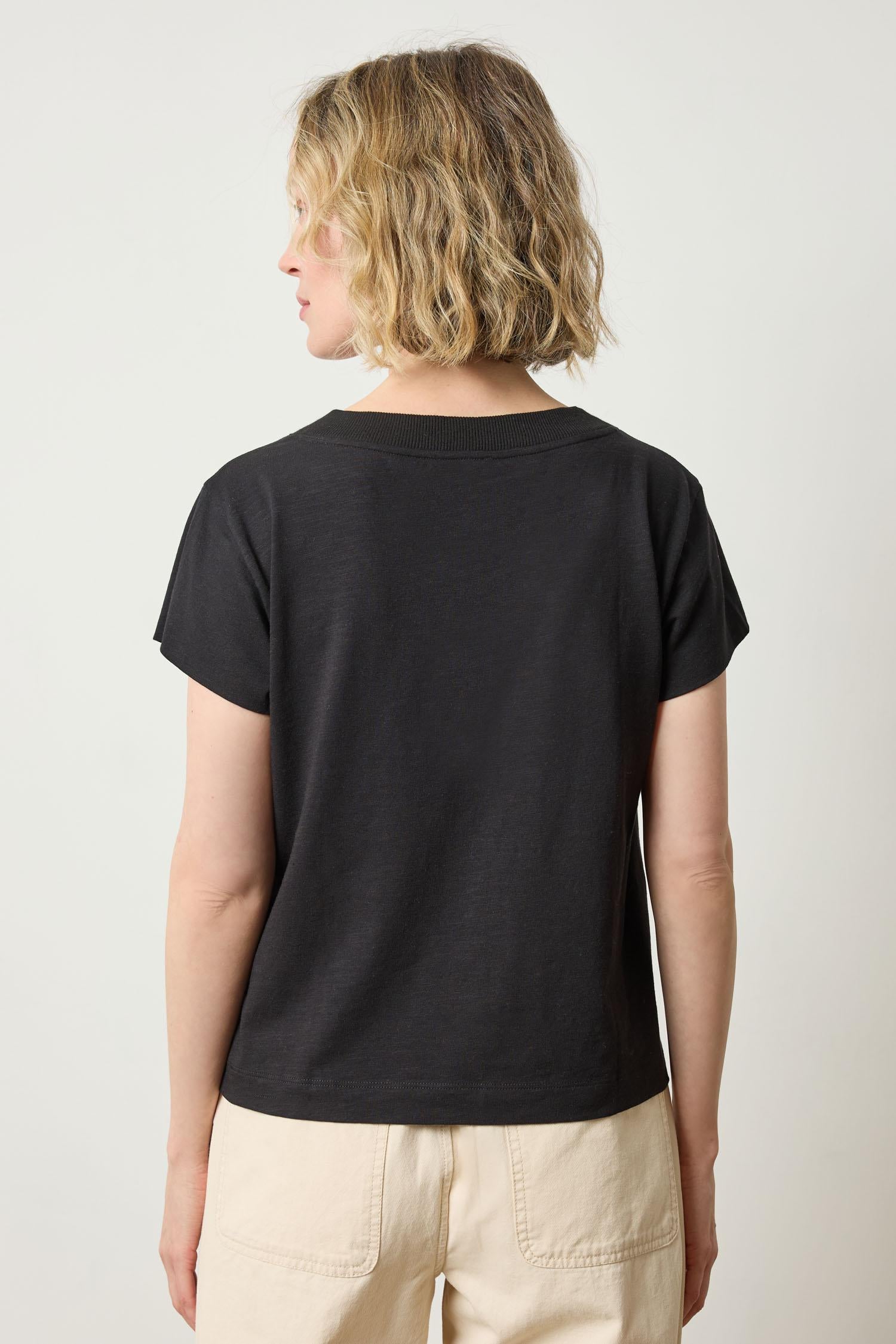 Relaxed Short Sleeve V-Neck Tee Womens Top Black A2