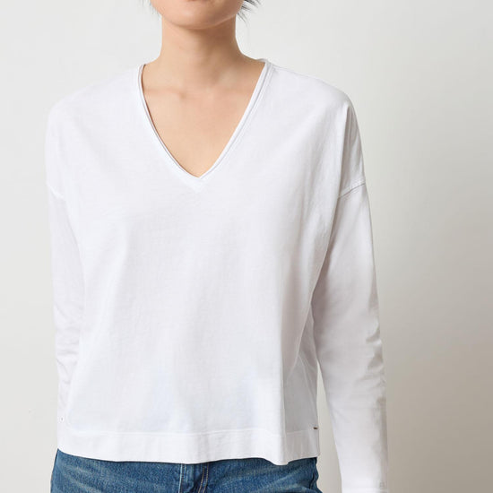 Long Sleeve Cut Edge V-Neck Womens Top White A1
