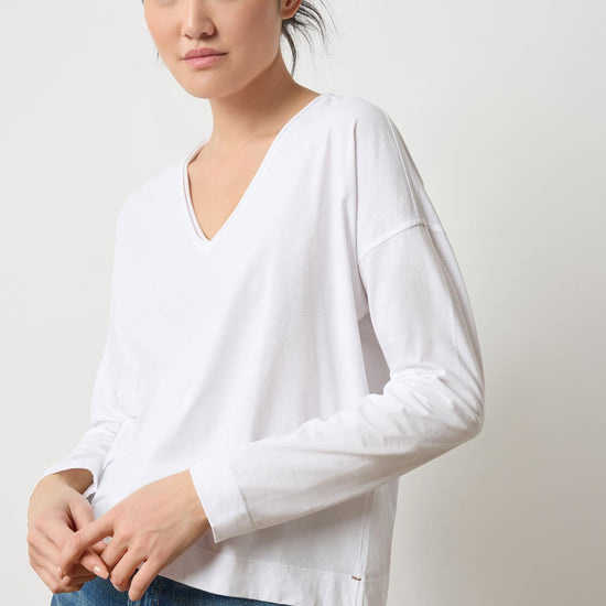 Long Sleeve Cut Edge V-Neck Womens Top White A3