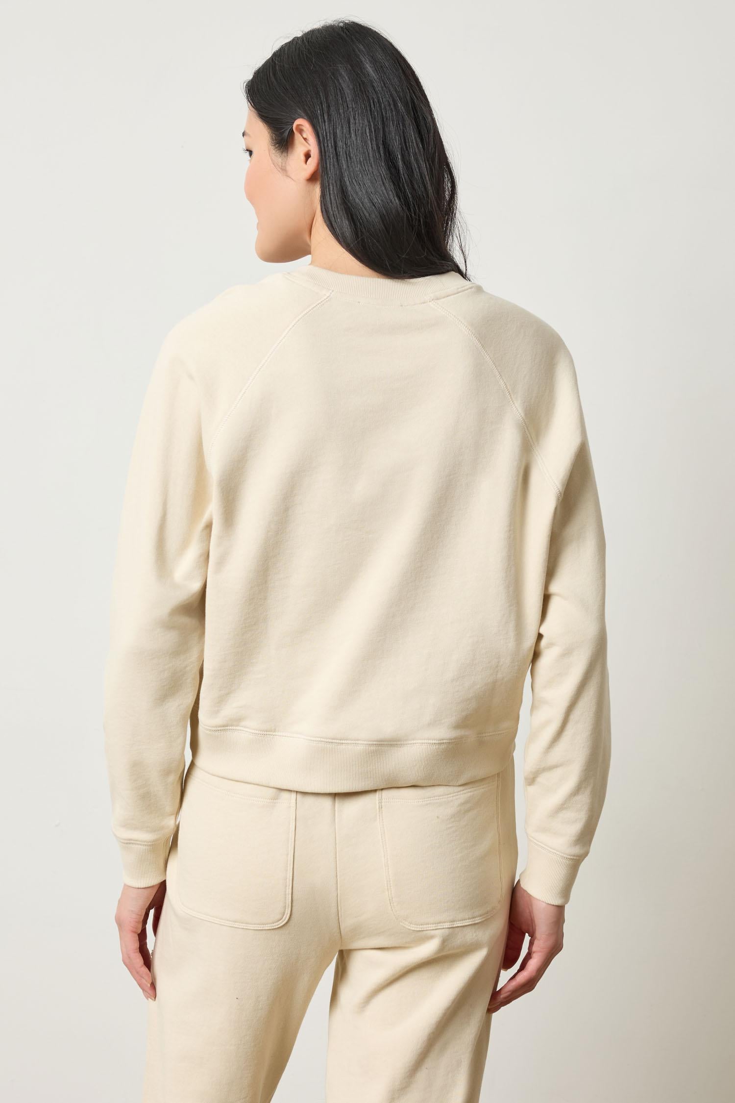 Raglan Sweatshirt in color Muslin Image A2
