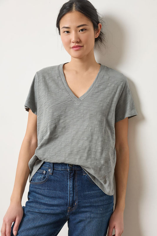 Boyfriend V-Neck Womens Top Gravel A1