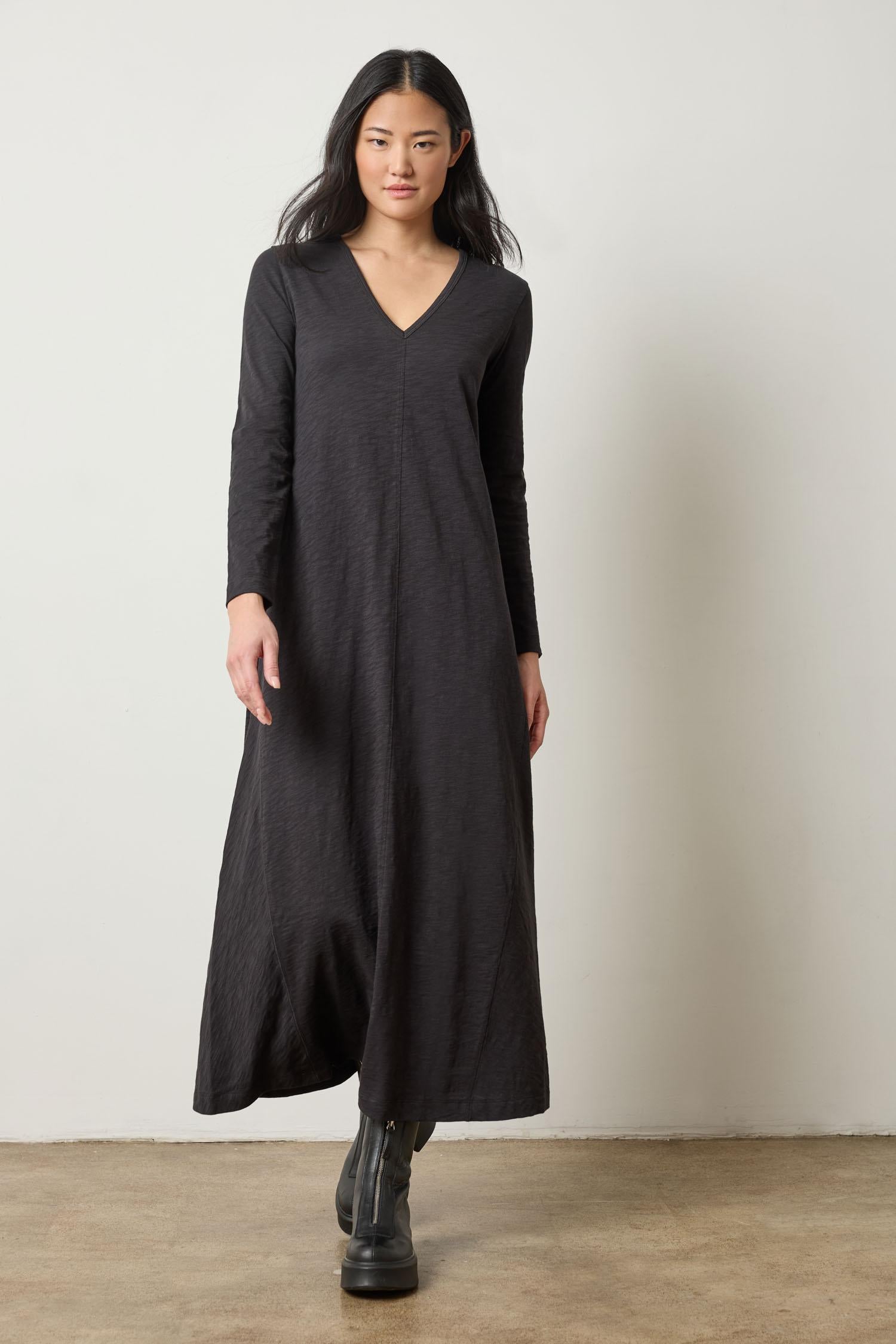 V-Neck Maxi Dress Womens Dress Black A1