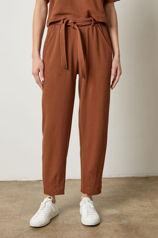 Belted Pant in color Praline Image A1