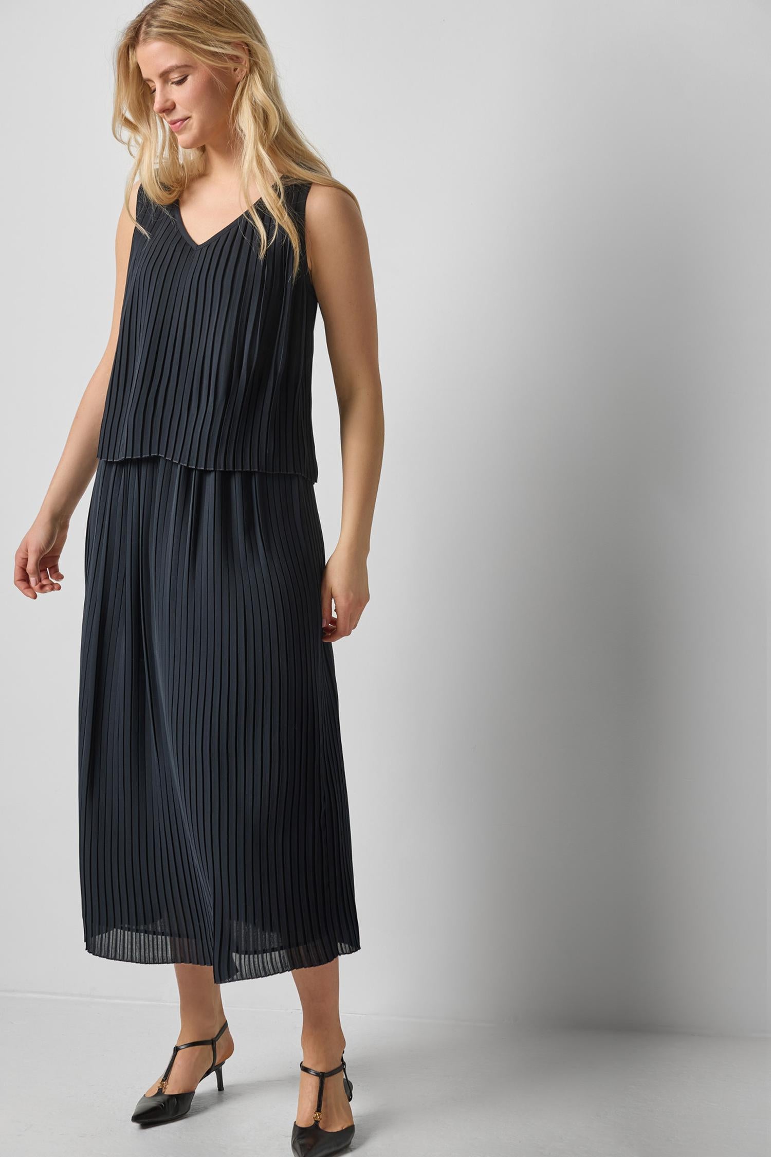 Pleated Maxi Skirt in color Black Image A0