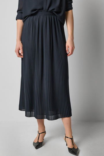 Pleated Maxi Skirt in color Black Image A1