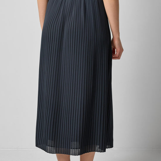 Pleated Maxi Skirt in color Black Image A2