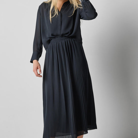 Pleated Maxi Skirt in color Black Image A3