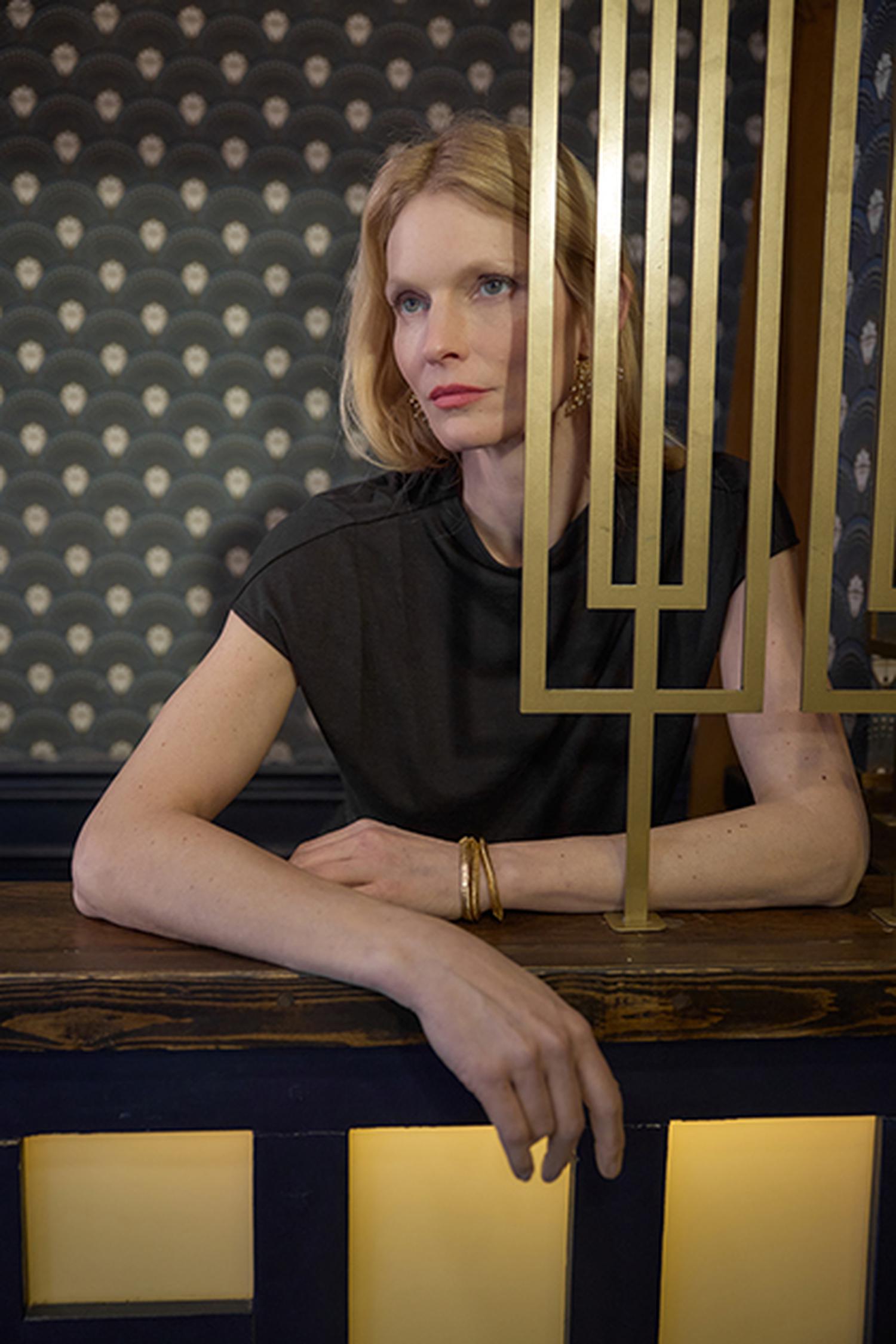 Cap Sleeve Mock in color Black Image C0