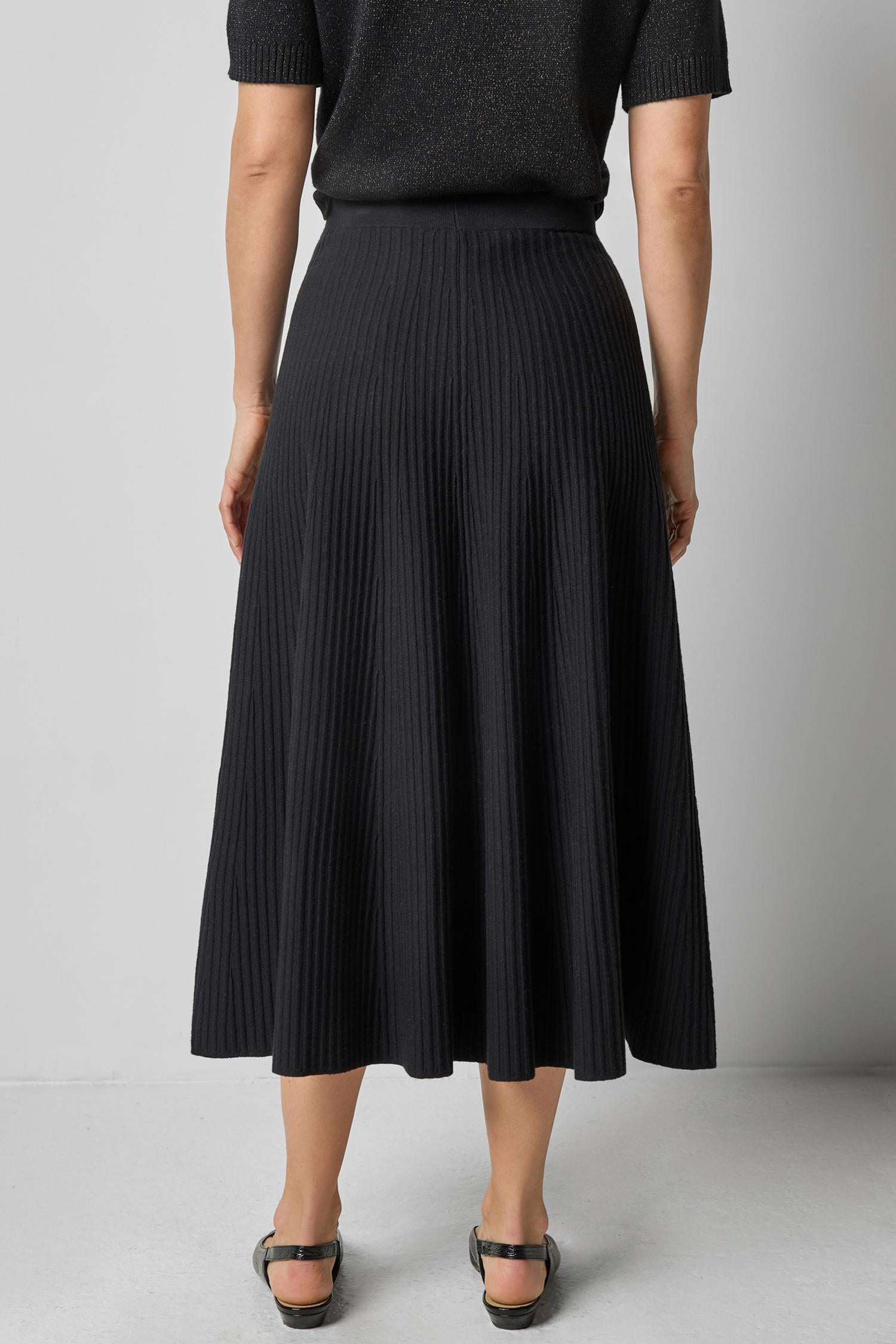 Flared Knit Skirt in color Black Image A2