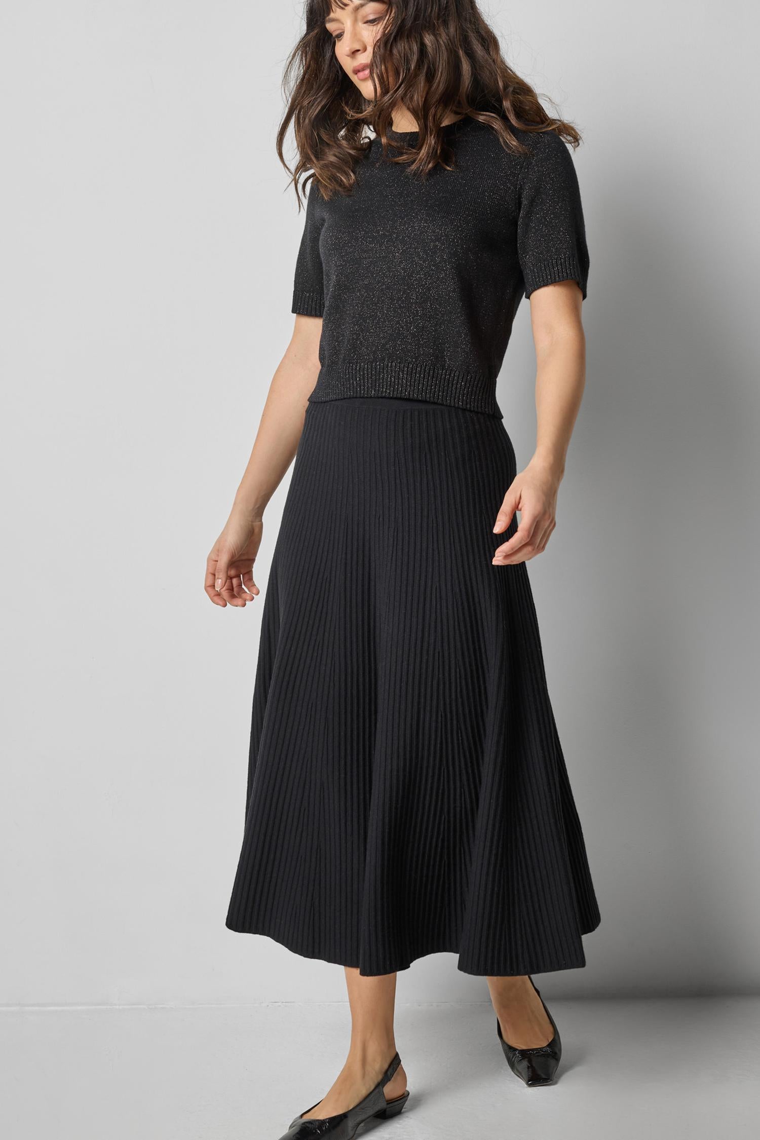 Flared Knit Skirt in color Black Image A4