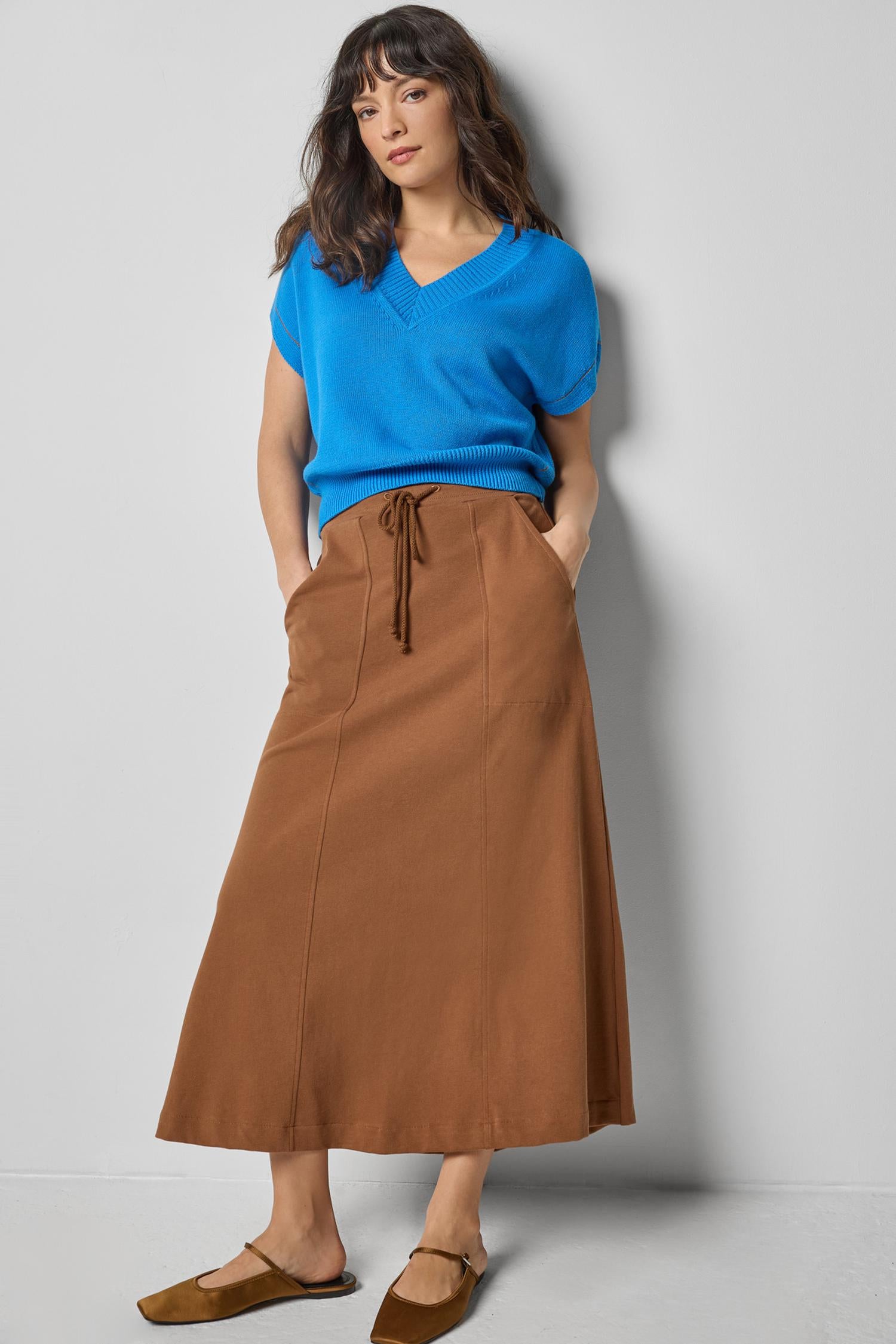 V-Neck Wedge Sweater in color Dutch Blue Image A0