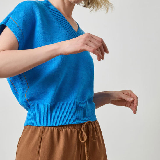 V-Neck Wedge Sweater in color Dutch Blue Image A3