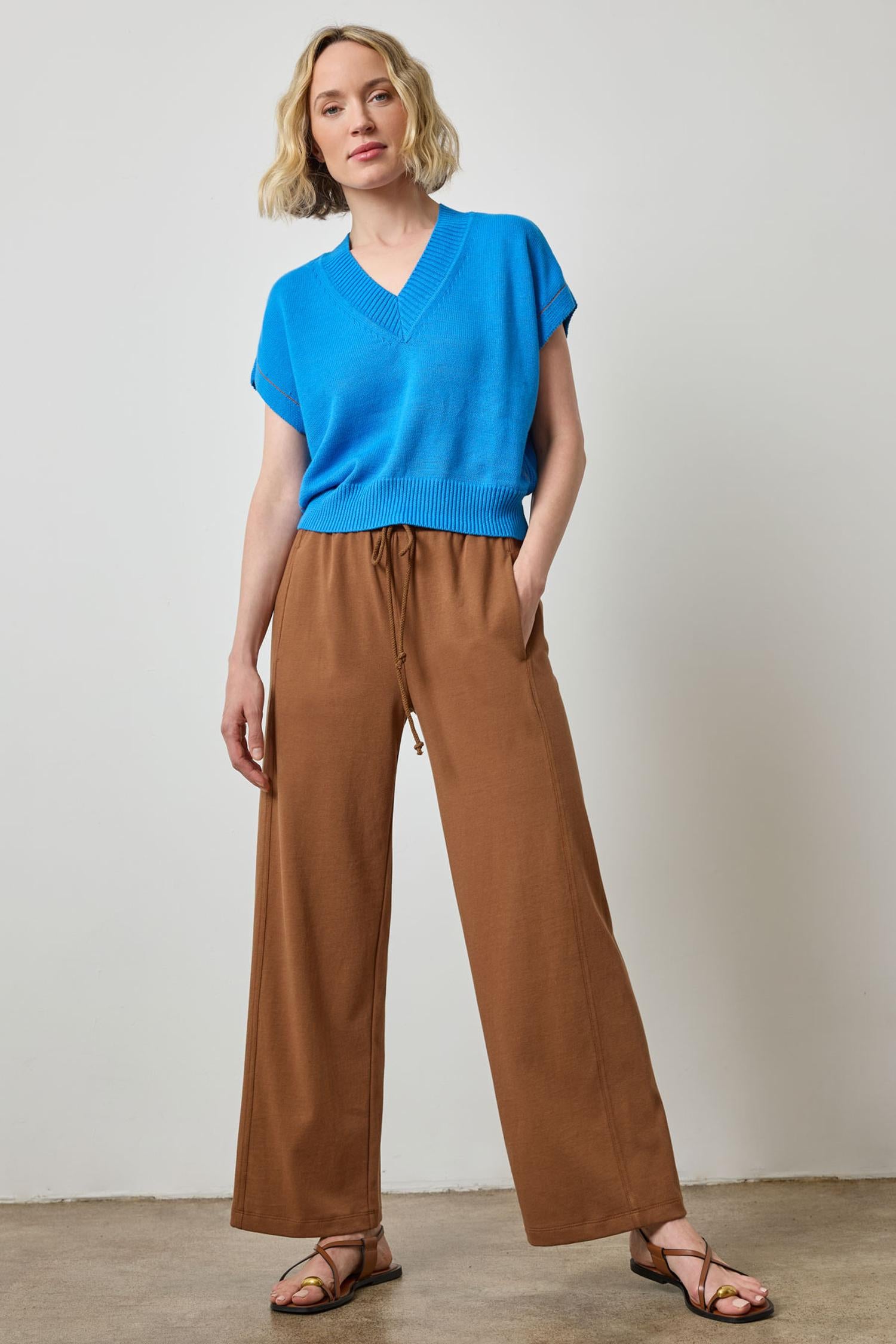 V-Neck Wedge Sweater in color Dutch Blue Image A4