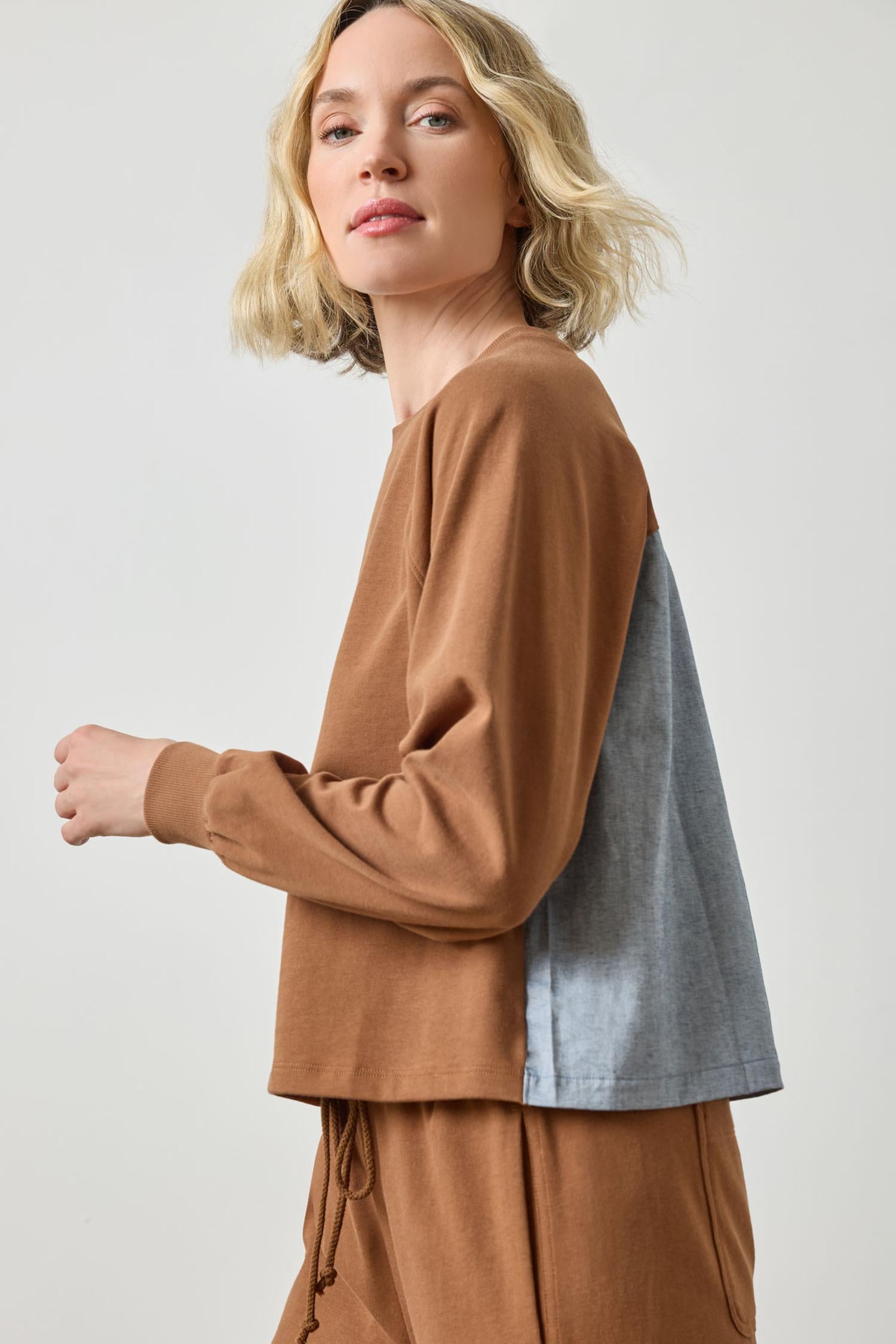Pleat Back Crewneck in color Toffee Image A3