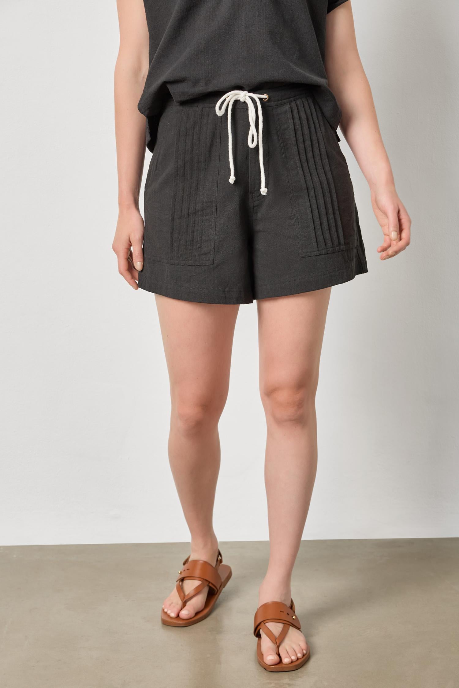Pintuck Pocket Shorts Womens Short Black A1