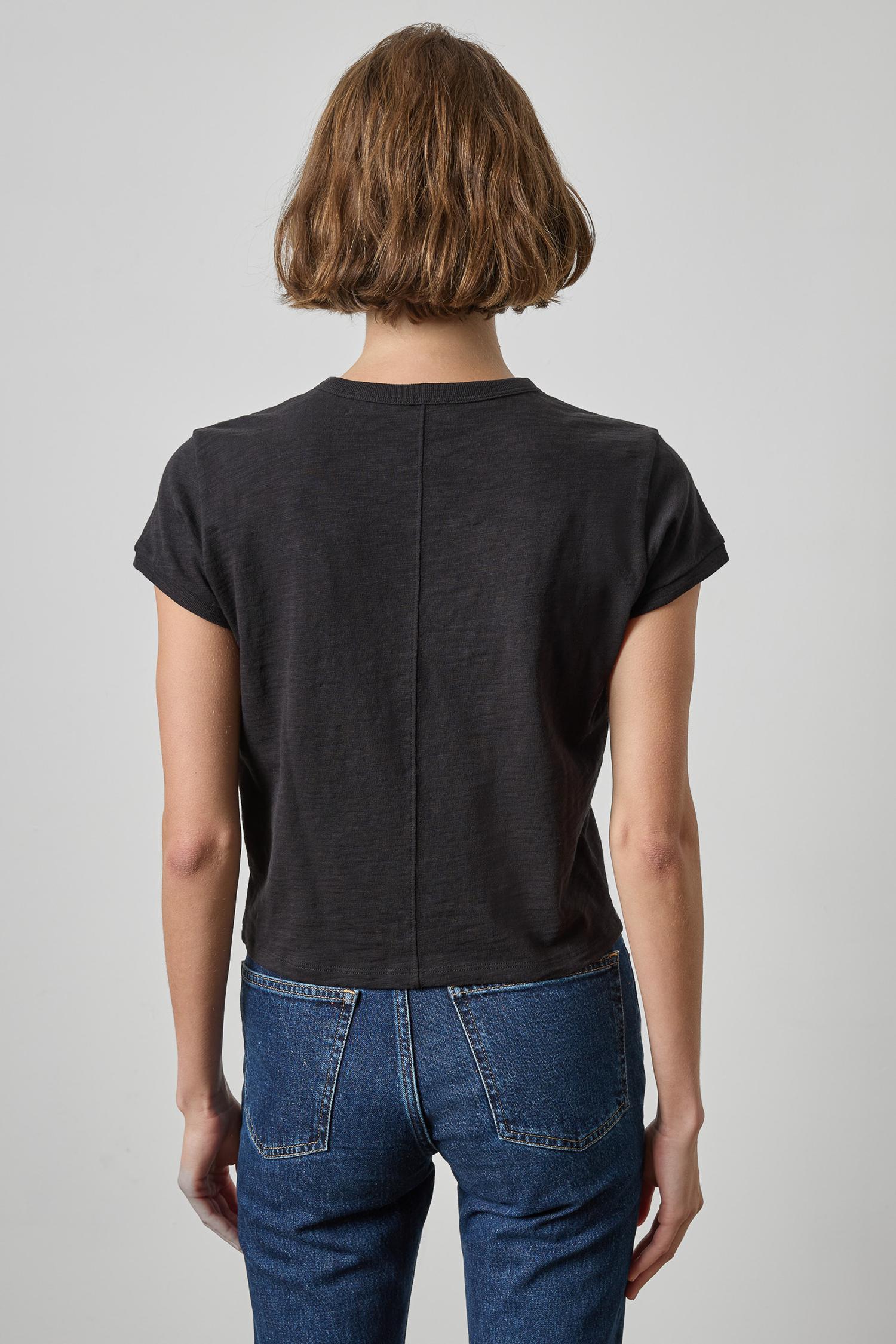 Boxy Cap Sleeve in color Black Image A2