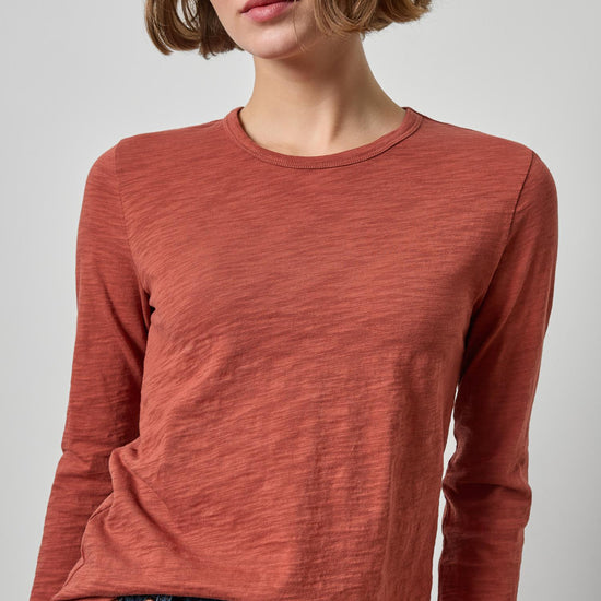 Long Sleeve Crewneck in color Henna Image A3