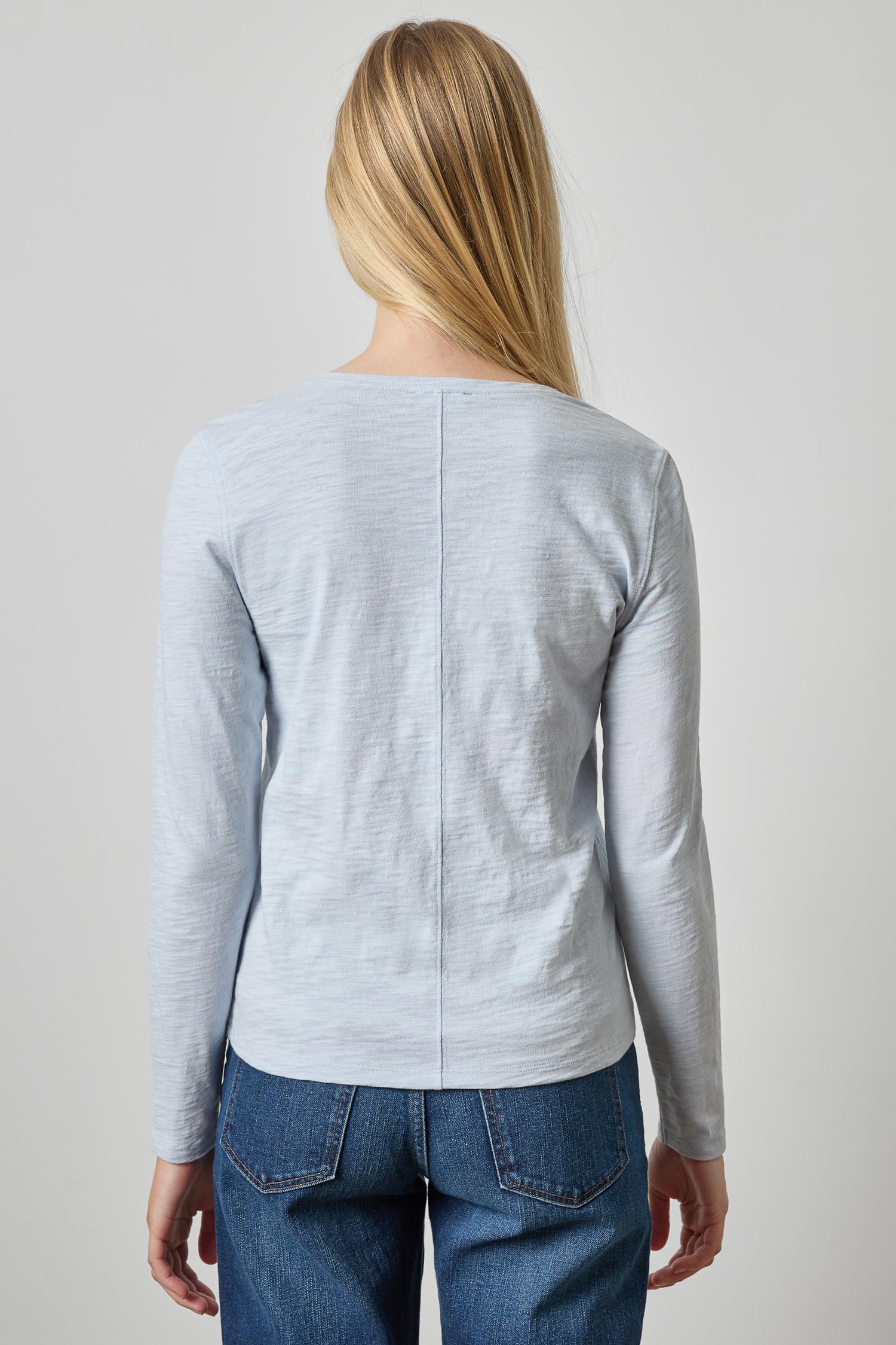 Long Sleeve V-Neck in color Glacier Image A2