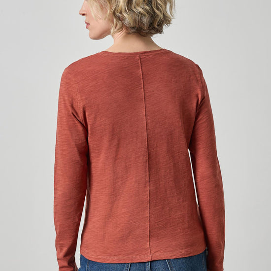 Long Sleeve V-Neck in color Henna Image A2