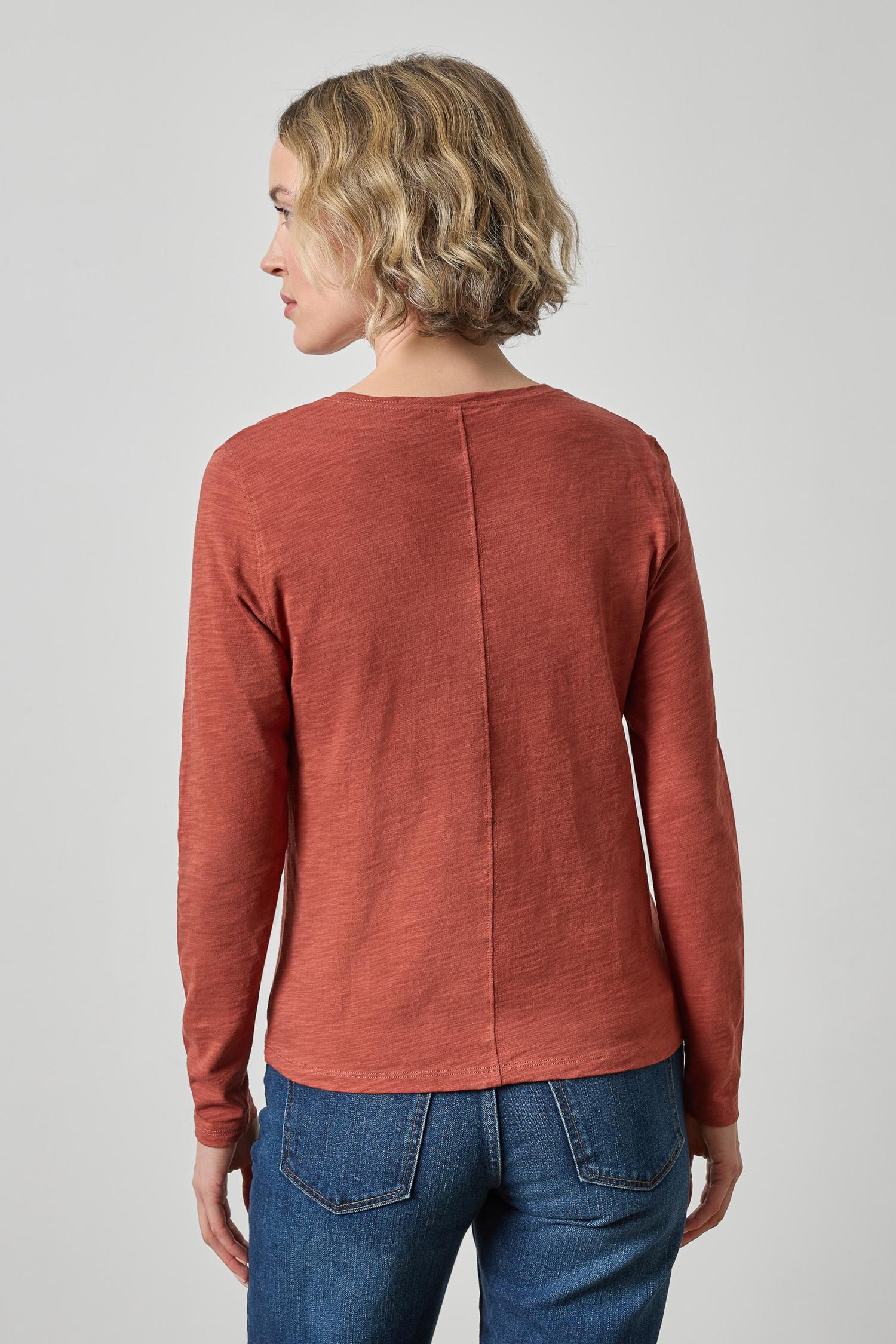 Long Sleeve V-Neck in color Henna Image A2