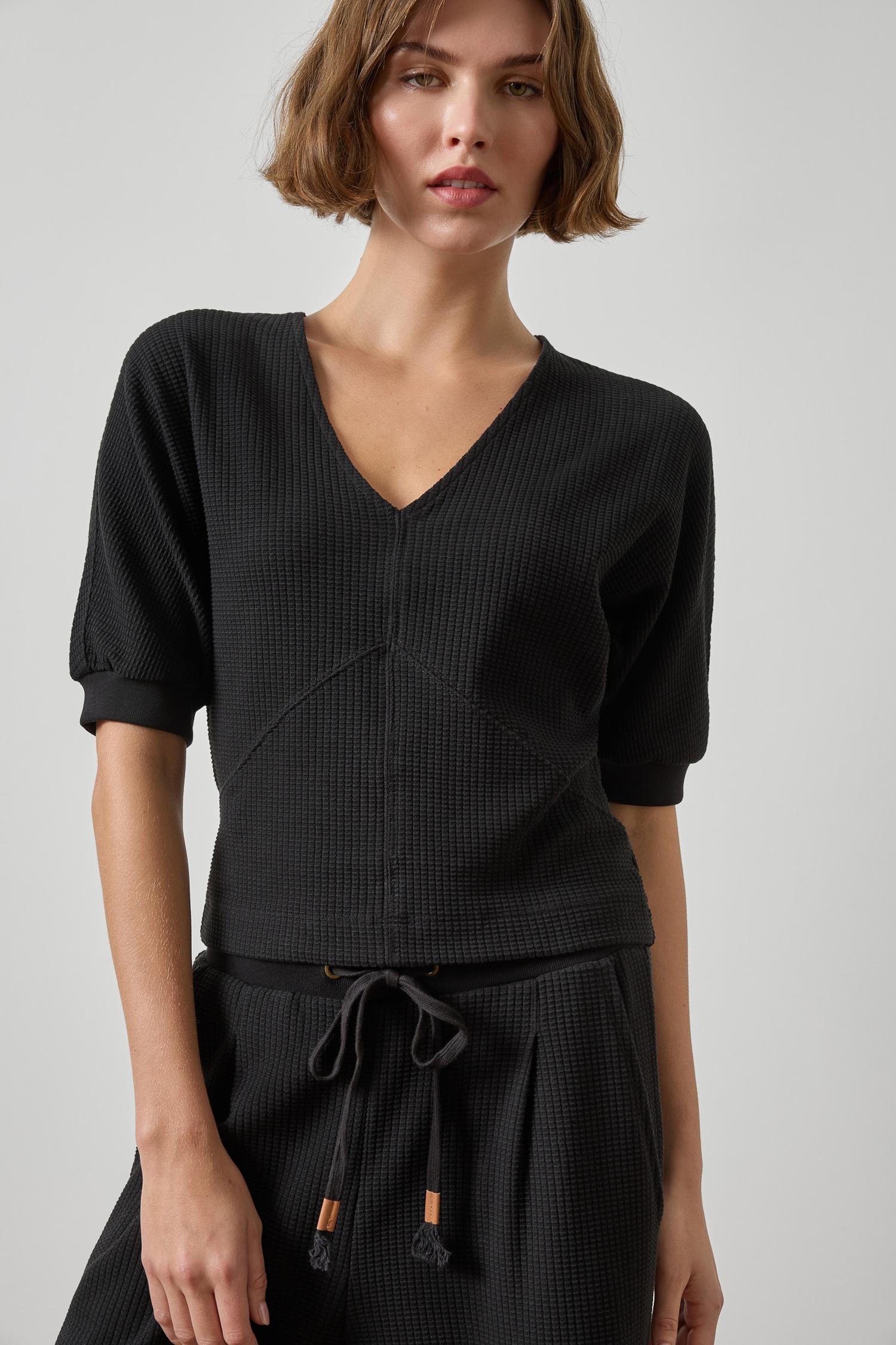 Seamed V-Neck Top Womens Top Black A1