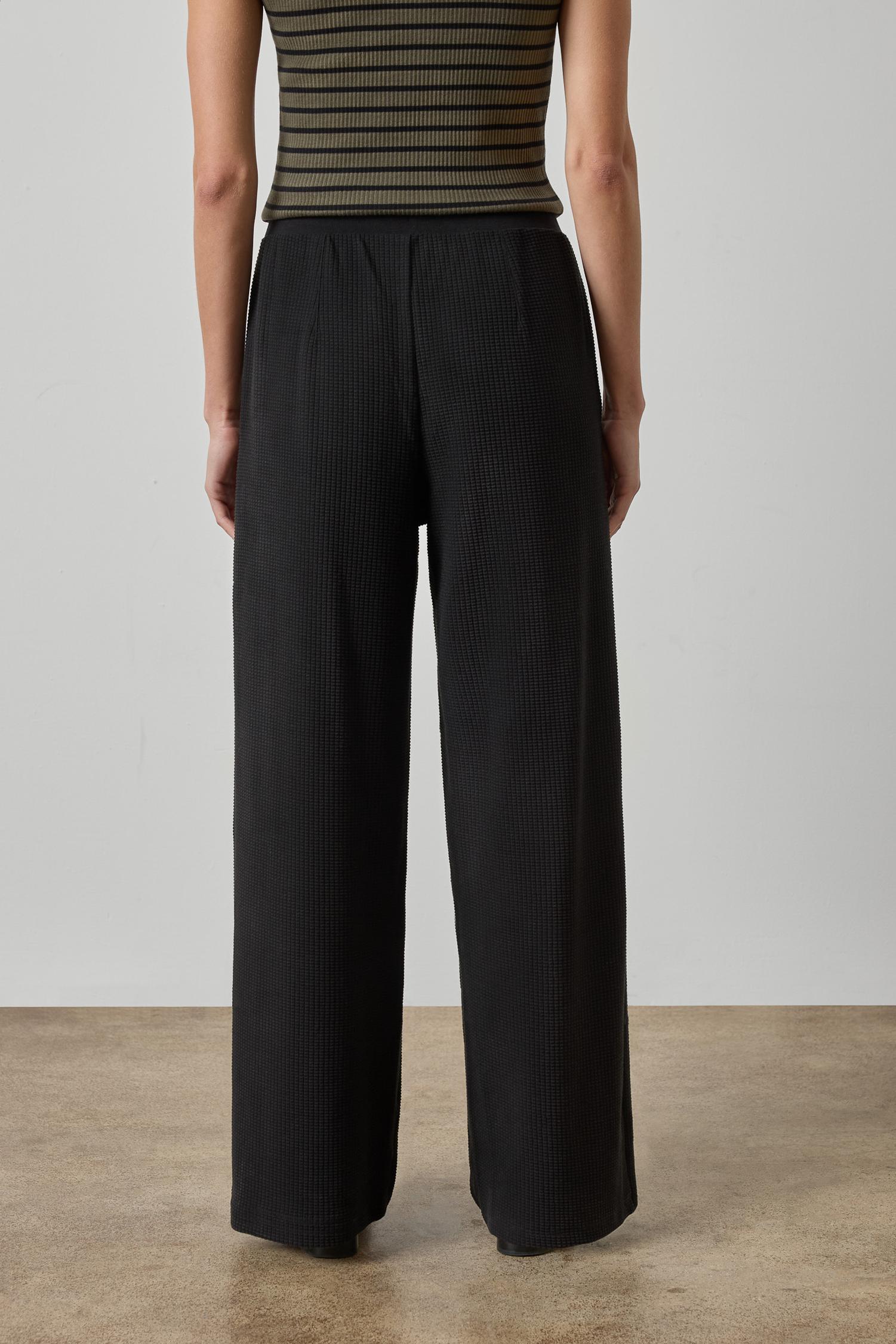 Full Length Pleated Pant Womens Pant Black A2