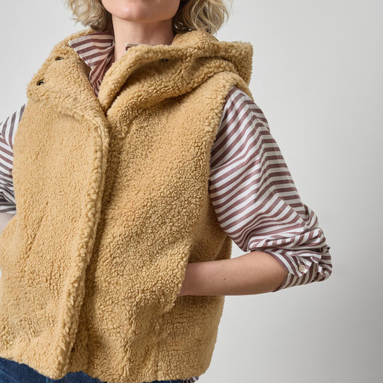 Hooded Sherpa Vest Womens Jacket Sable A4