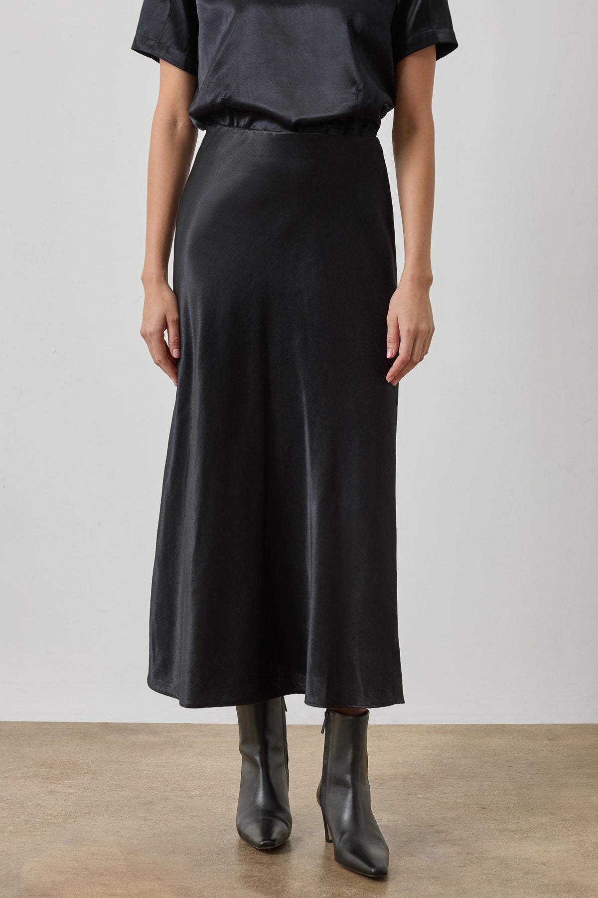 Slub Woven Bias Skirt Womens Skirt Black A1